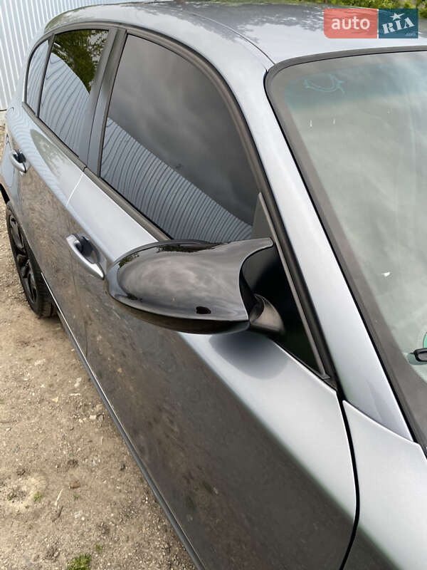 Хэтчбек BMW 1 Series 2005 в Ивано-Франковске