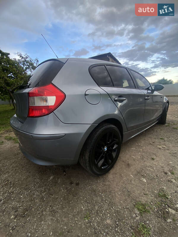 Хэтчбек BMW 1 Series 2005 в Ивано-Франковске