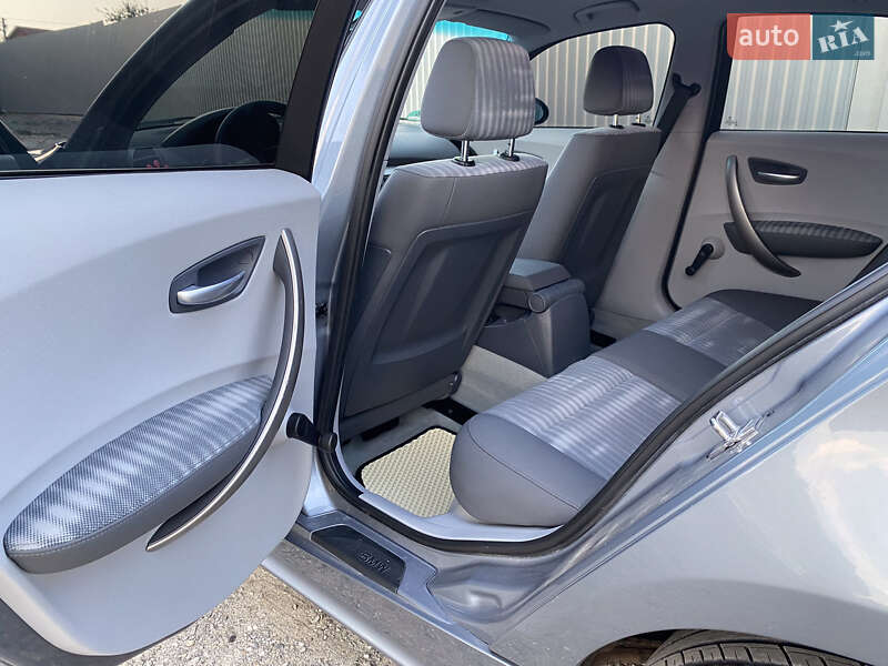 Хэтчбек BMW 1 Series 2005 в Ивано-Франковске