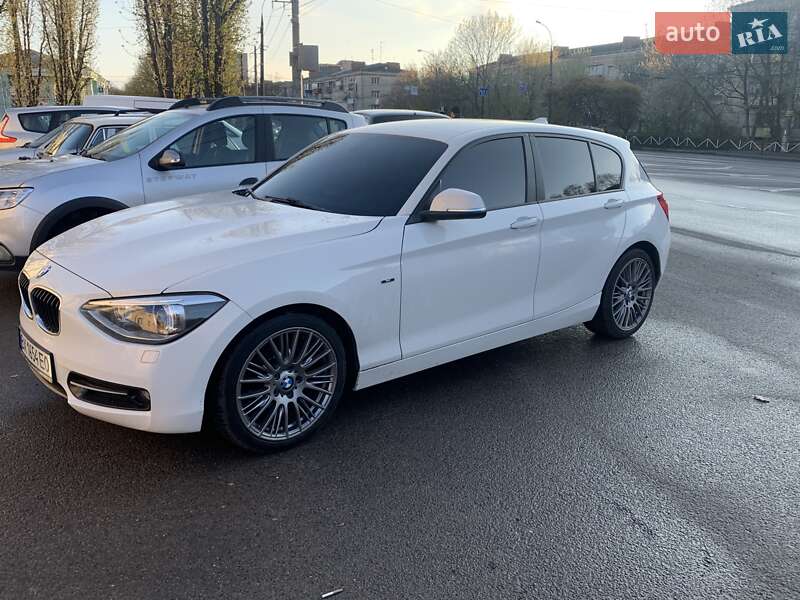Хэтчбек BMW 1 Series 2012 в 