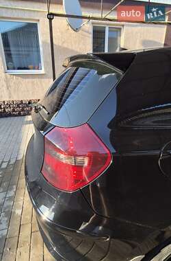 Хэтчбек BMW 1 Series 2011 в 