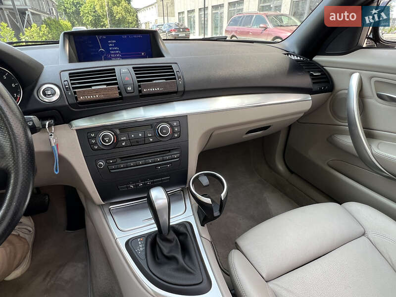 Кабриолет BMW 1 Series 2011 в Ужгороде