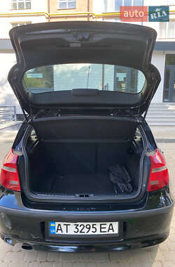 Хетчбек BMW 1 Series 2009 в 