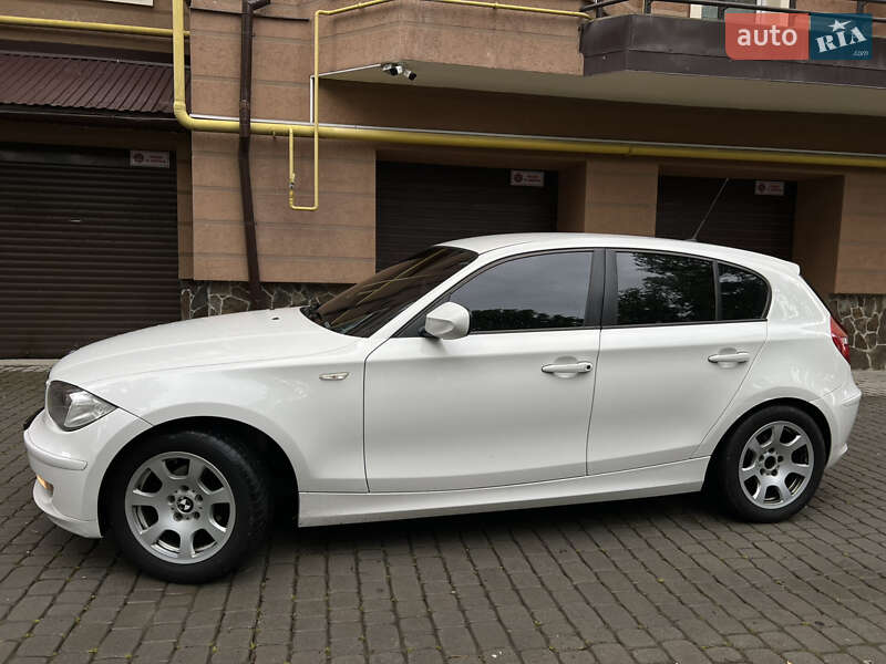 Хетчбек BMW 1 Series 2009 в Надвірній
