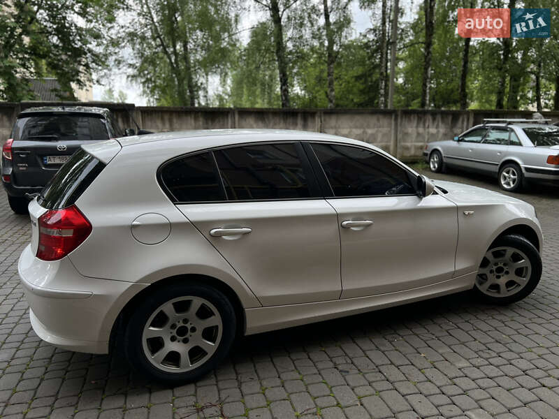 Хетчбек BMW 1 Series 2009 в Надвірній