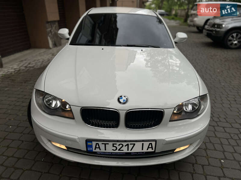 Хетчбек BMW 1 Series 2009 в Надвірній