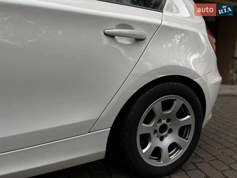 Хетчбек BMW 1 Series 2009 в Надвірній