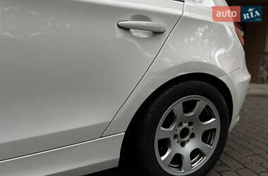 Хетчбек BMW 1 Series 2009 в 