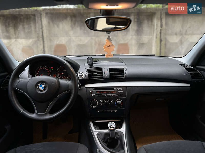 Хетчбек BMW 1 Series 2009 в Надвірній