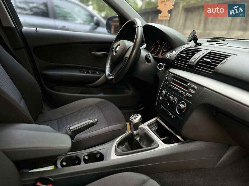 Хетчбек BMW 1 Series 2009 в Надвірній