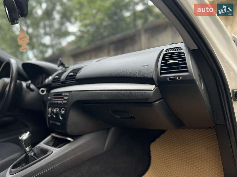 Хетчбек BMW 1 Series 2009 в Надвірній