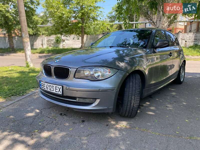 Хэтчбек BMW 1 Series 2010 в 