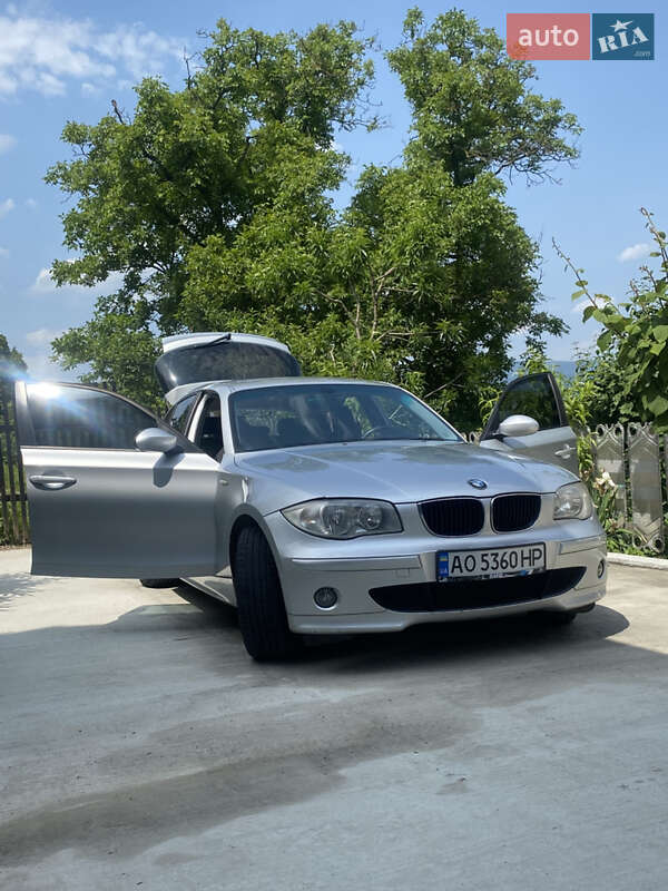 Хетчбек BMW 1 Series 2005 в Мукачевому
