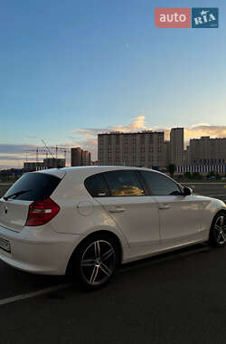 Хетчбек BMW 1 Series 2009 в 