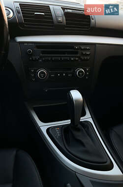 Хетчбек BMW 1 Series 2009 в 