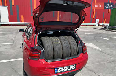 Хетчбек BMW 1 Series 2012 в 