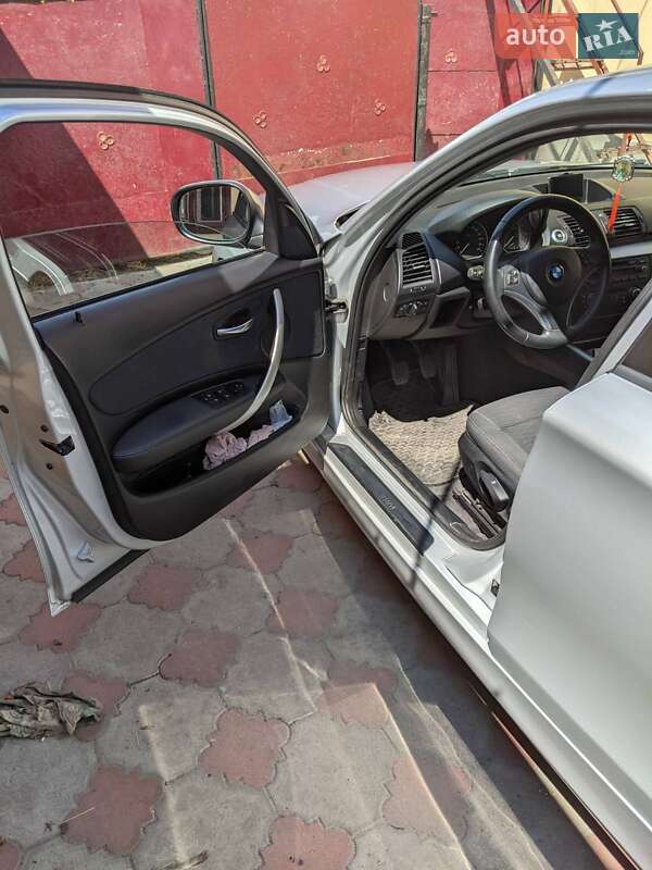 Хетчбек BMW 1 Series 2011 в Полонному