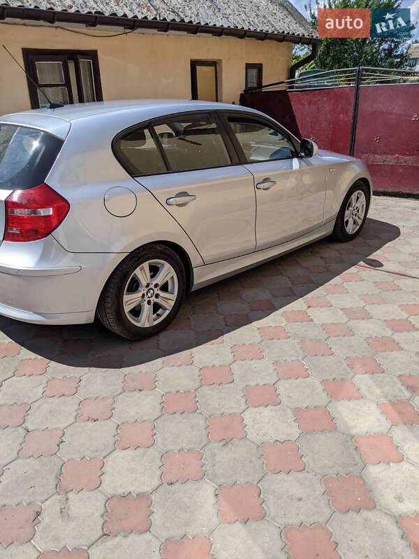 Хетчбек BMW 1 Series 2011 в Полонному