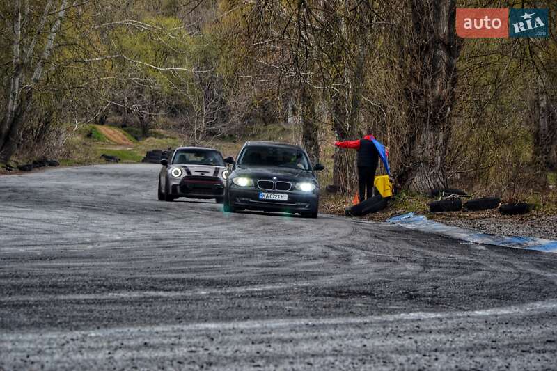 Хэтчбек BMW 1 Series 2008 в Киеве фото 5 Хэтчбек BMW 1 Series 2008 в Киеве