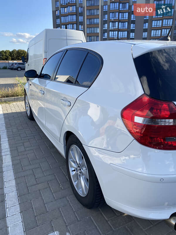 Хетчбек BMW 1 Series 2009 в Житомирі