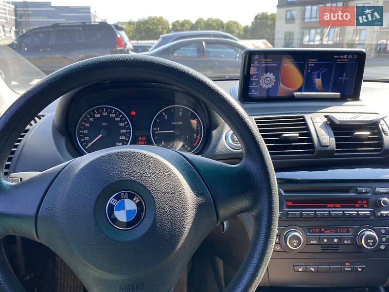 Хетчбек BMW 1 Series 2009 в Житомирі