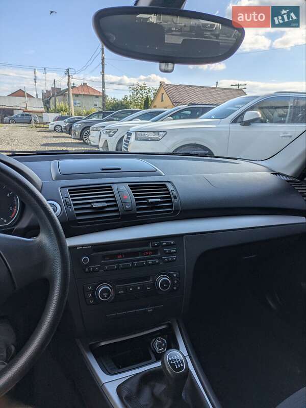 Хэтчбек BMW 1 Series 2010 в Львове