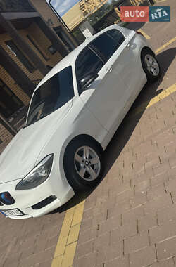 Хэтчбек BMW 1 Series 2012 в 