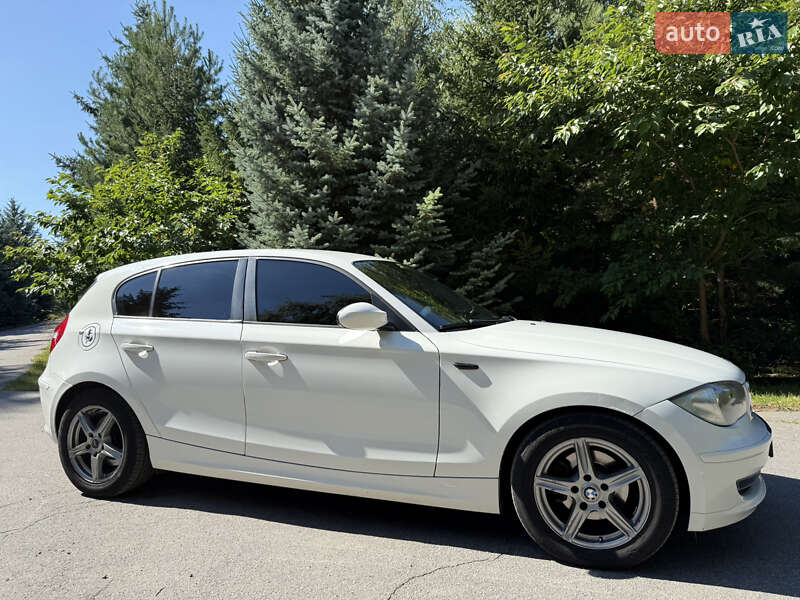 Хетчбек BMW 1 Series 2009 в Немирові