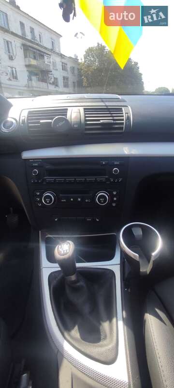 Хэтчбек BMW 1 Series 2009 в Каменском