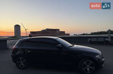 Хетчбек BMW 1 Series 2011 в 