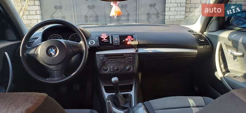 Хэтчбек BMW 1 Series 2005 в Вознесенске