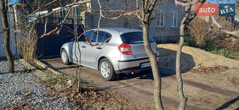 Хэтчбек BMW 1 Series 2005 в Вознесенске