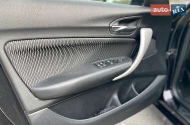 Хэтчбек BMW 1 Series 2012 в 