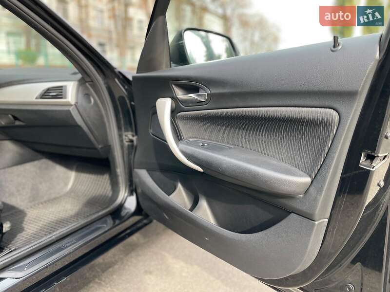 Хэтчбек BMW 1 Series 2012 в Киеве