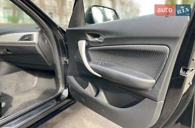 Хэтчбек BMW 1 Series 2012 в 