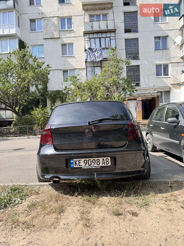 Хэтчбек BMW 1 Series 2008 в Новомосковске