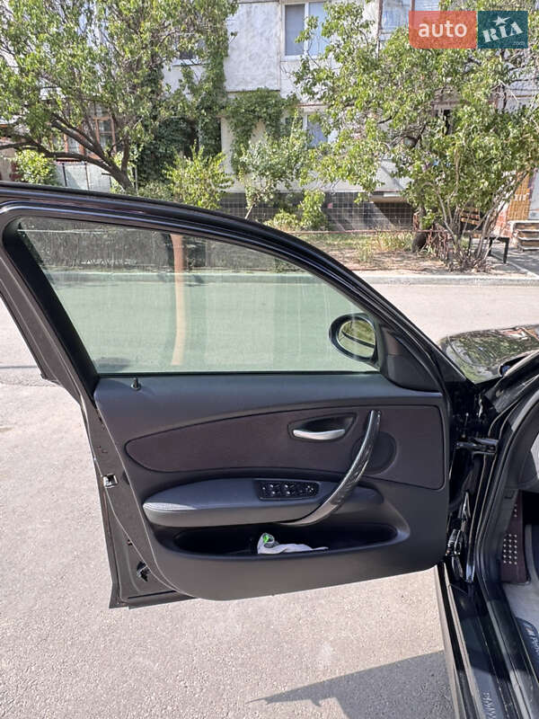 Хэтчбек BMW 1 Series 2008 в Новомосковске