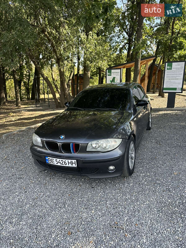 Хэтчбек BMW 1 Series 2005 в Вознесенске