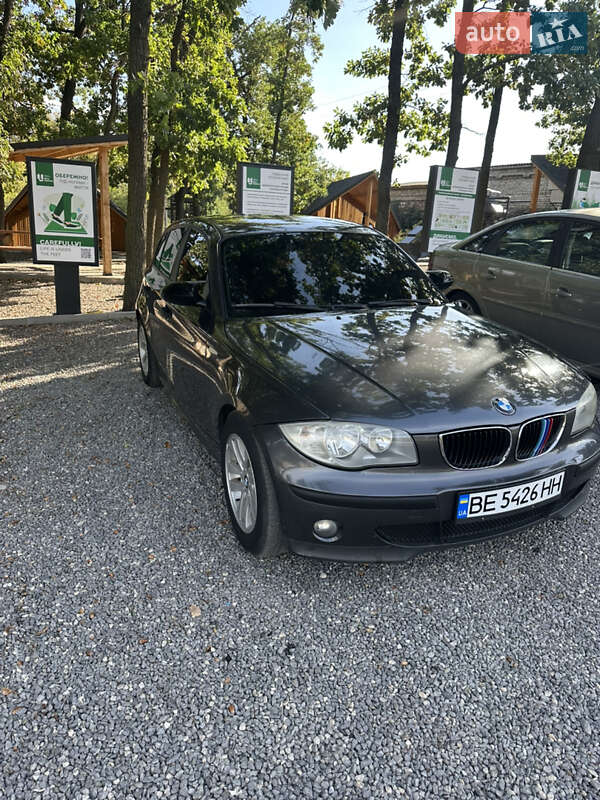 Хэтчбек BMW 1 Series 2005 в Вознесенске