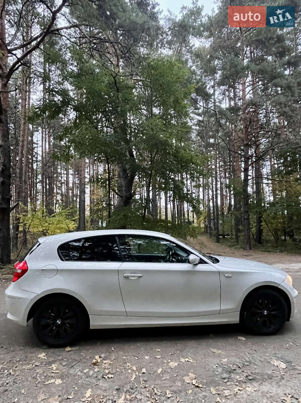 Хэтчбек BMW 1 Series 2007 в Киеве