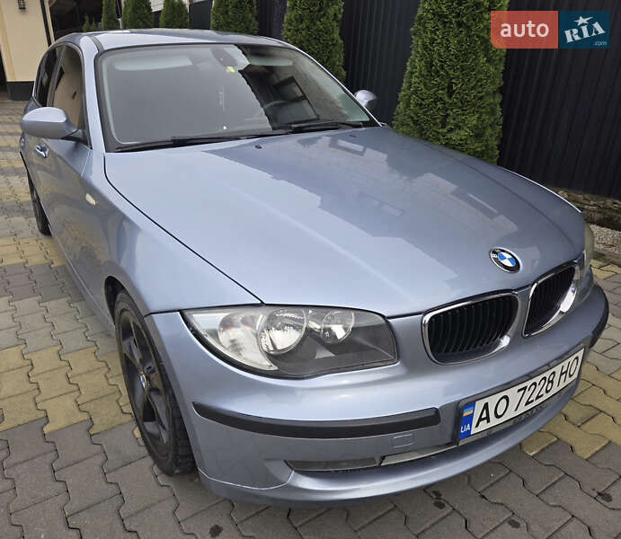 Хэтчбек BMW 1 Series 2009 в Мукачево