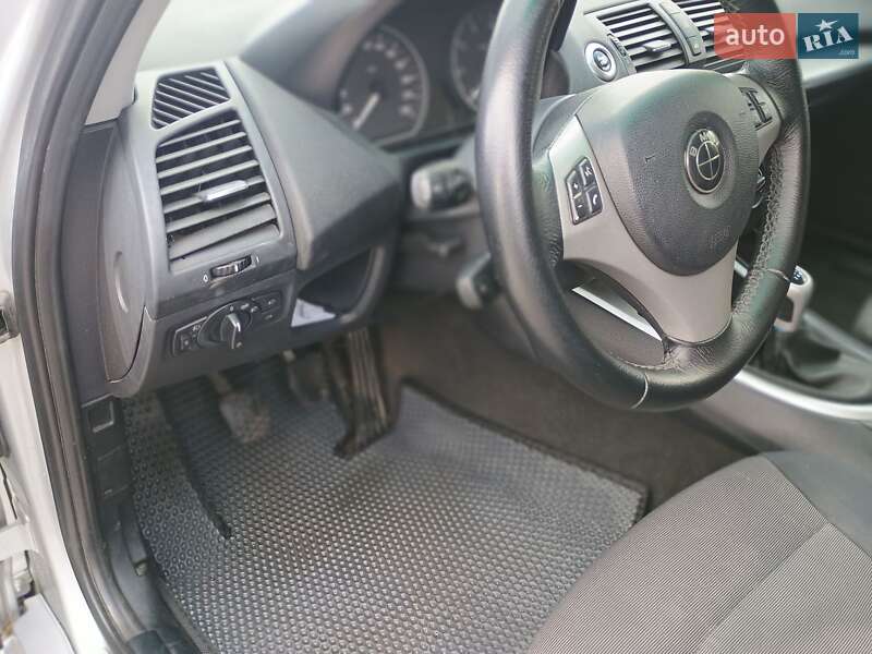 Хэтчбек BMW 1 Series 2005 в Кропивницком