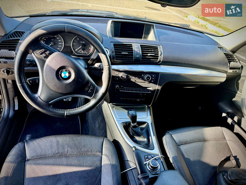 Купе BMW 1 Series 2011 в Киеве фото 7 Купе BMW 1 Series 2011 в Киеве