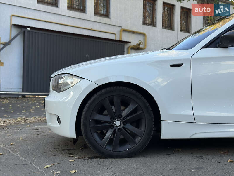 Хэтчбек BMW 1 Series 2008 в Киеве