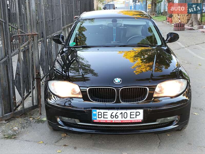 Хэтчбек BMW 1 Series 2011 в Дружбе