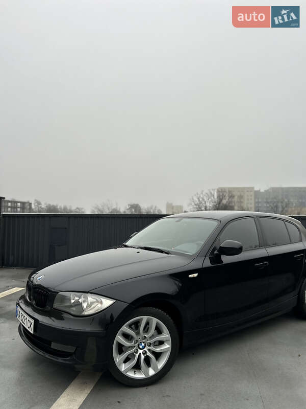 Хетчбек BMW 1 Series 2010 в Києві фото 9 Хетчбек BMW 1 Series 2010 в Києві