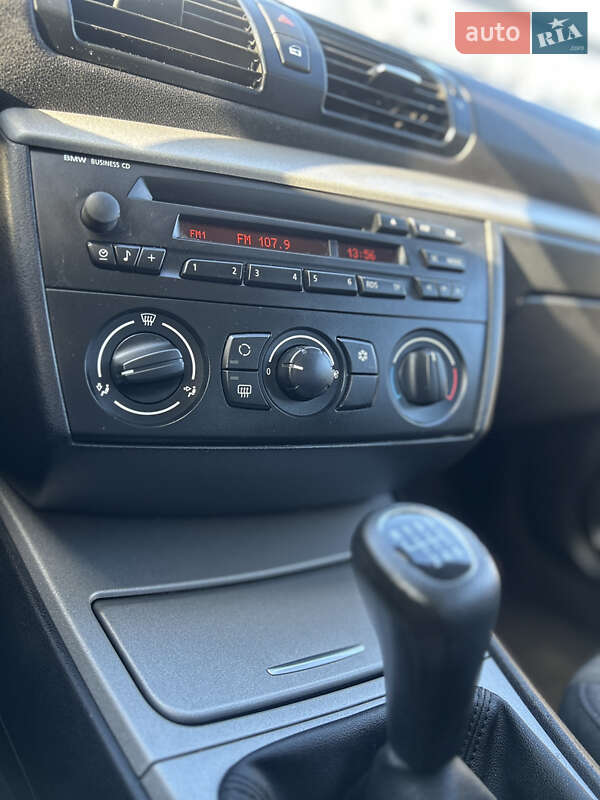 Хэтчбек BMW 1 Series 2006 в Стрые