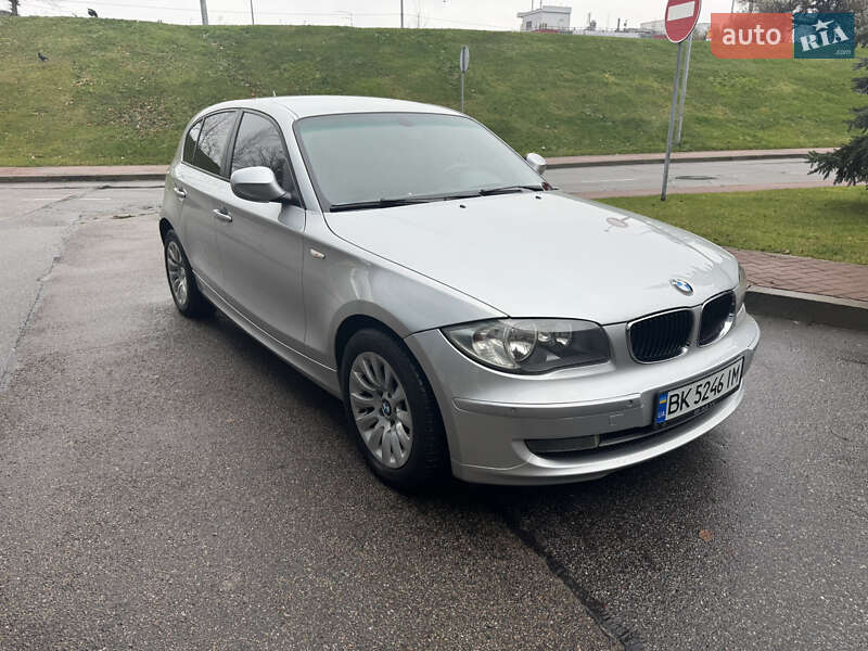 Хэтчбек BMW 1 Series 2010 в Киеве