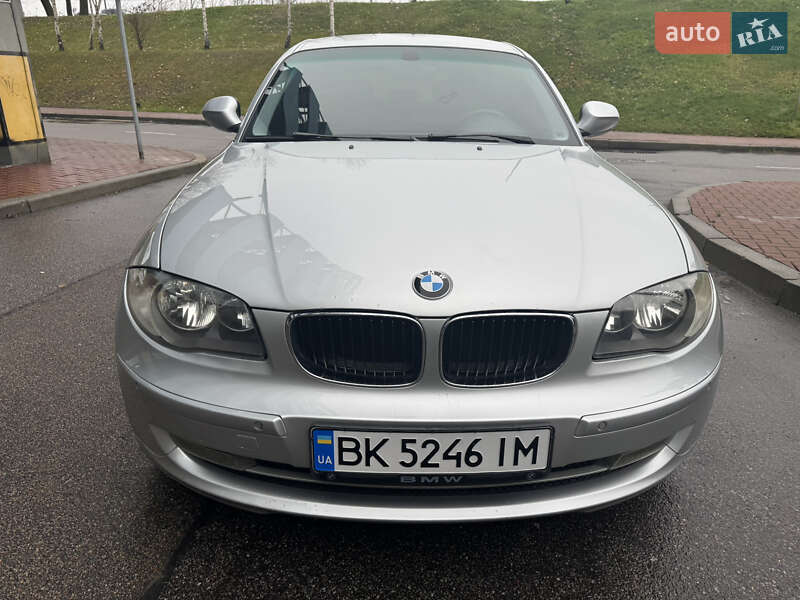 Хэтчбек BMW 1 Series 2010 в Киеве