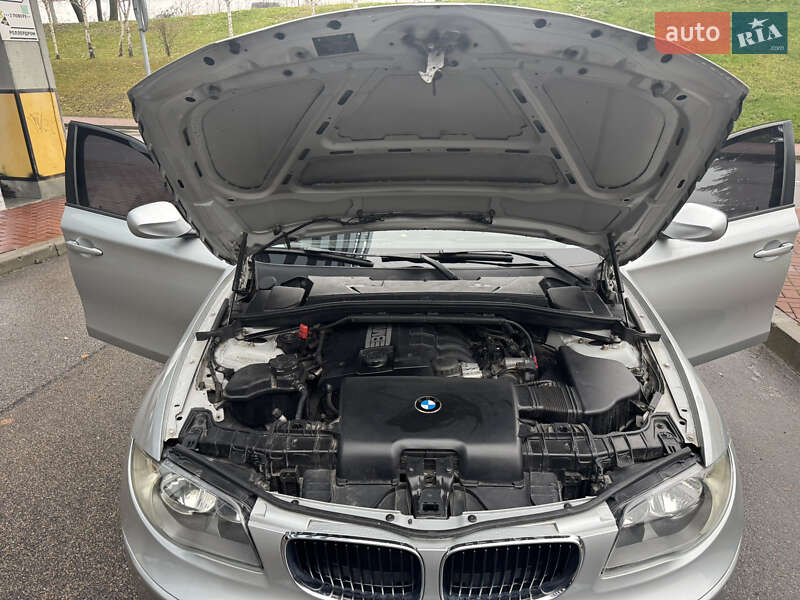 Хэтчбек BMW 1 Series 2010 в Киеве